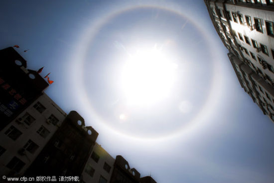 长春市上空出现日晕景观 Guo Lee/CFP 长春市上空出现日晕景观 Guo Lee/CFP