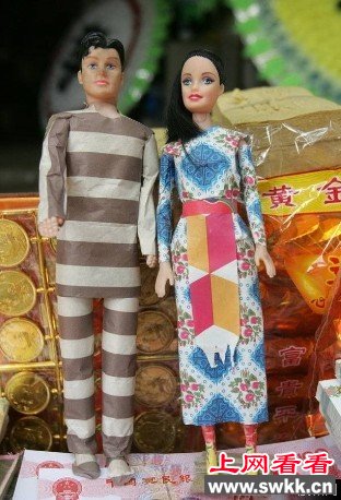 清明奇闻：扫墓烧小姐 职业扫墓人
