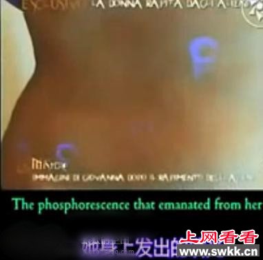  意大利女子产下外星人婴儿 　　最近UFO外星人事件越来越多，近日有媒体报道意大利有女子称自己真实的被外星人带走并产下外星人胎儿，该女子称外星人在自己身上做了实验并且留下了痕迹，女子去医院检查身体却发现腹中有超声波，之后做了手术竟然发现是类似外星人的胎儿，网友对此事议论纷纷，有网友猜测外星人真的存在。