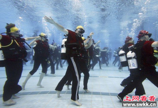 创造了最多人水下舞蹈的吉尼斯世界纪录