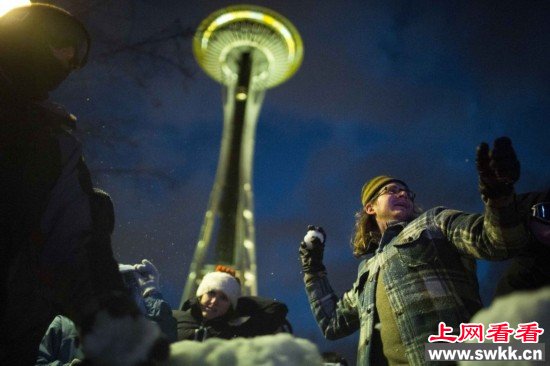 盘点最古怪世界纪录：BradBambusch正在参与一场规模盛大的雪仗