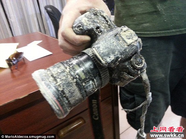 美摄影师相机遭鳄鱼抢劫8个月后找回(图)