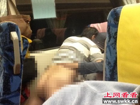 台铁惊现活春宫 网友：姜还是老得辣(组图)