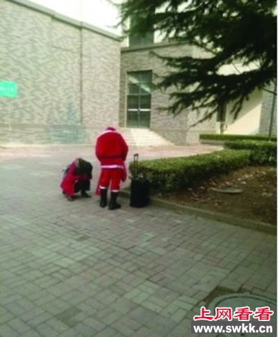 爸爸扮圣诞老人