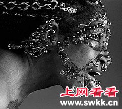 世界上身体穿孔最多的女人[图片]
