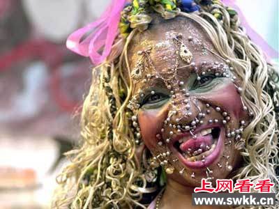世界上身体穿孔最多的女人[图片]