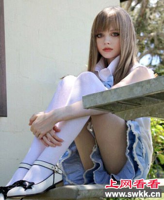 美18岁萌妹“塑料颜”爆红 盘点各国真人芭比