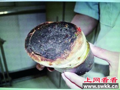 煎饼摊用内裤当油擦 图