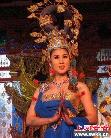 泰国人妖选美 谁才是泰国人妖之王 是Poy？ 图