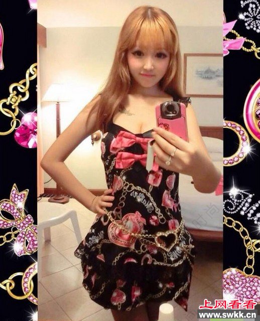 中国版芭比娃娃沙滩写真 纹身芭比少女 组图