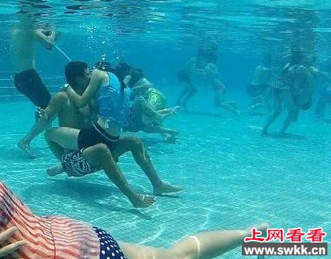 广州罕见水下接吻比赛情侣56.5秒夺冠 图