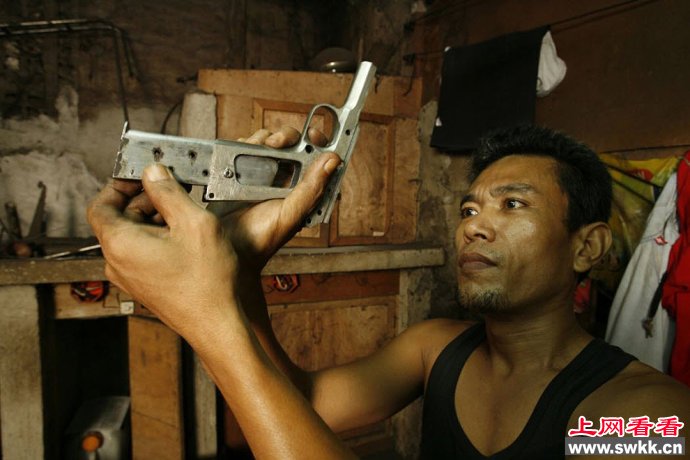 揭秘菲律宾手工枪械作坊组图
