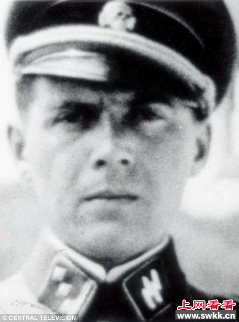 这是希特勒手下最残忍的医生之一——Joseph Mengele博士，其也被人们称为“死亡天使”。