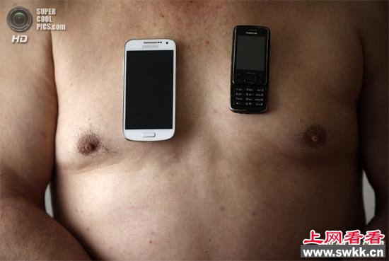 磁铁男 身体能吸附各种材质物品 图