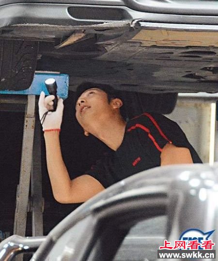首届港男冠军高钧贤当洗车工：纯属个人兴趣