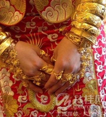 黄金新娘戴50只手镯出嫁 图