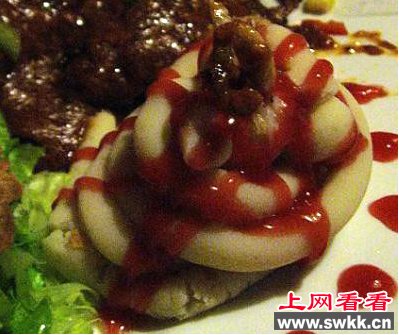 曝“全球最骇人10大菜” 胎盘餐生食猴脑你敢尝试吗？(组图)