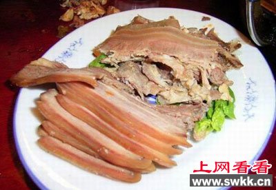 曝“全球最骇人10大菜” 胎盘餐生食猴脑你敢尝试吗？(组图)