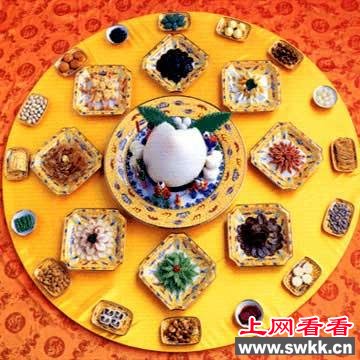 曝“全球最骇人10大菜” 胎盘餐生食猴脑你敢尝试吗？(组图)