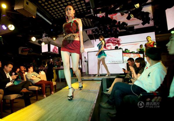 南京举办性感美腿大赛 组图