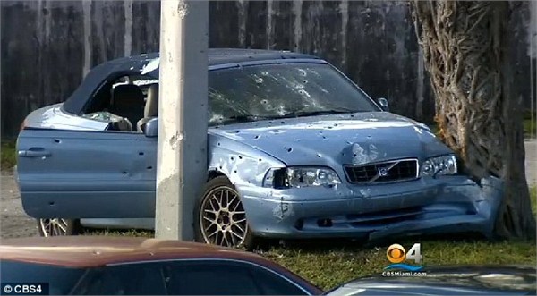 美国佛罗里达调查23名警官377枪打死2名无武装男性的事件