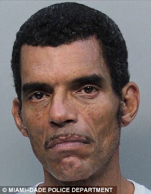 美国佛罗里达调查23名警官377枪打死2名无武装男性的事件