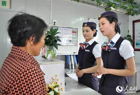淮安一医院护士穿空姐制服 被指作秀 图