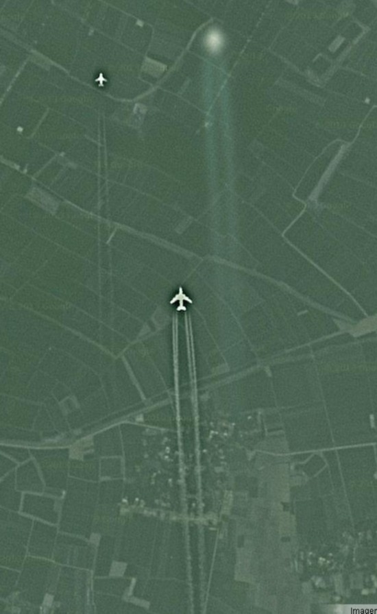 谷歌卫星照疑似出现中国战机追逐UFO画面？