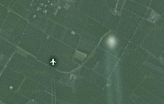 谷歌卫星照疑似出现中国战机追逐UFO画面？