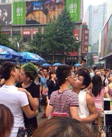点击图片进入下一页