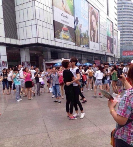 点击图片进入下一页