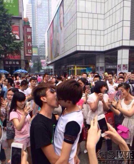 点击图片进入下一页