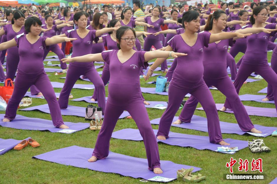 505名孕妇同练瑜伽刷新世界纪录 图