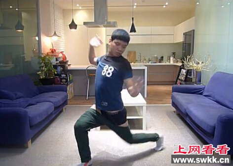 台湾来来哥空手穿裤走红网络 图