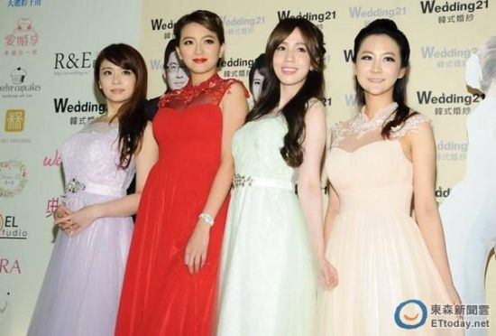 台湾最美双胞胎依依佩佩一寝办婚礼 图