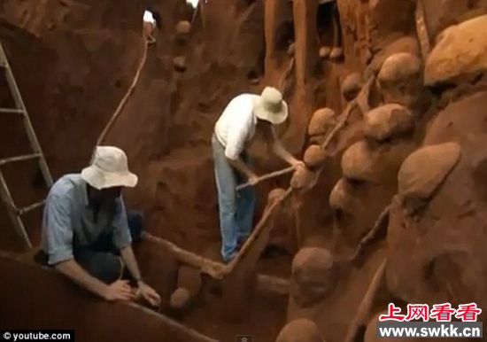 科学家利用混凝土浇铸的方式揭示出圆室和连接圆室的通道 科学家利用混凝土浇铸的方式揭示出圆室和连接圆室的通道