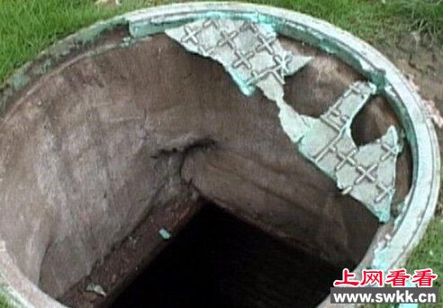 南京“纸片井盖”最薄处仅0.7厘米 图