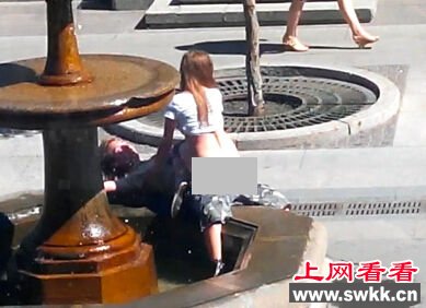 男女当街做爱15分钟 云雨后无视旁人谈笑离开(图)