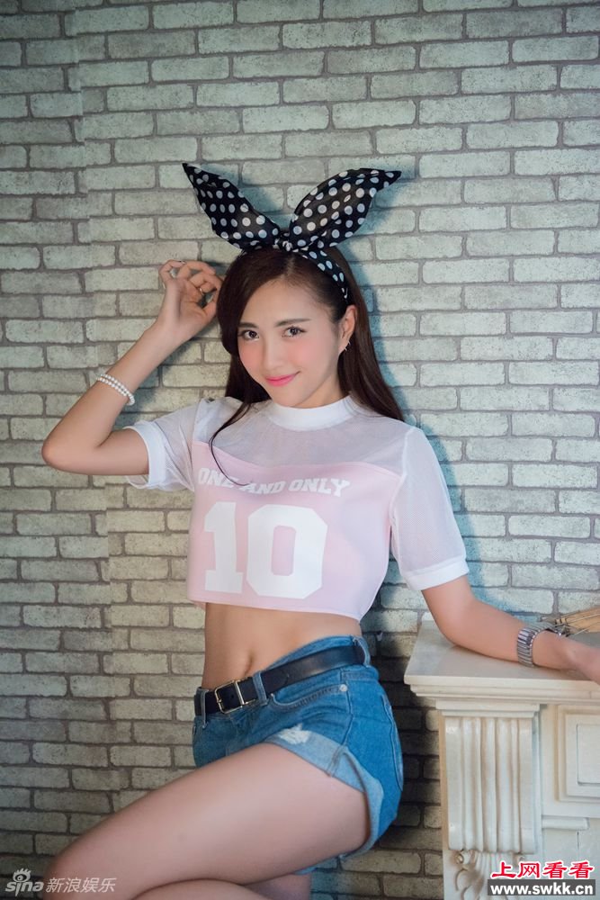 包文婧兔女郎装写真 组图