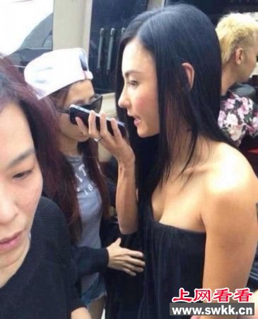 张柏芝低胸玩性感 身材火辣风姿不减当年