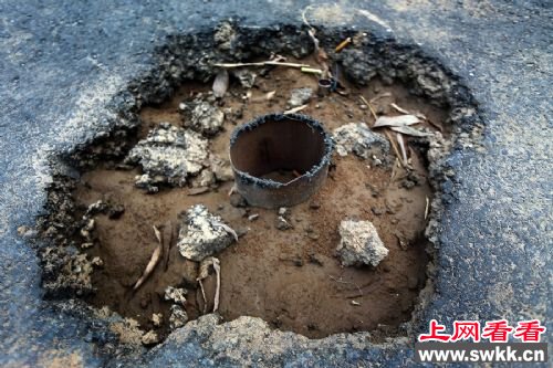 南京公交站亭被偷损失142万 一夜被齐根切断失踪
