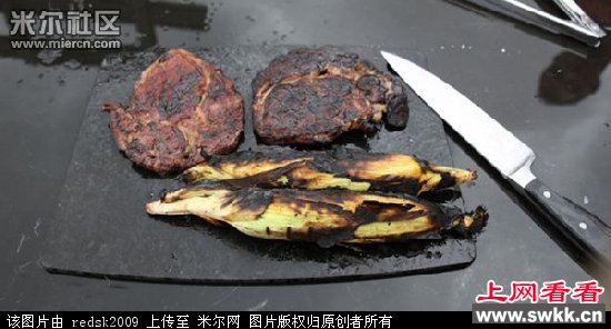 英国厨师用2千多度高温熔岩烤牛排玉米 图