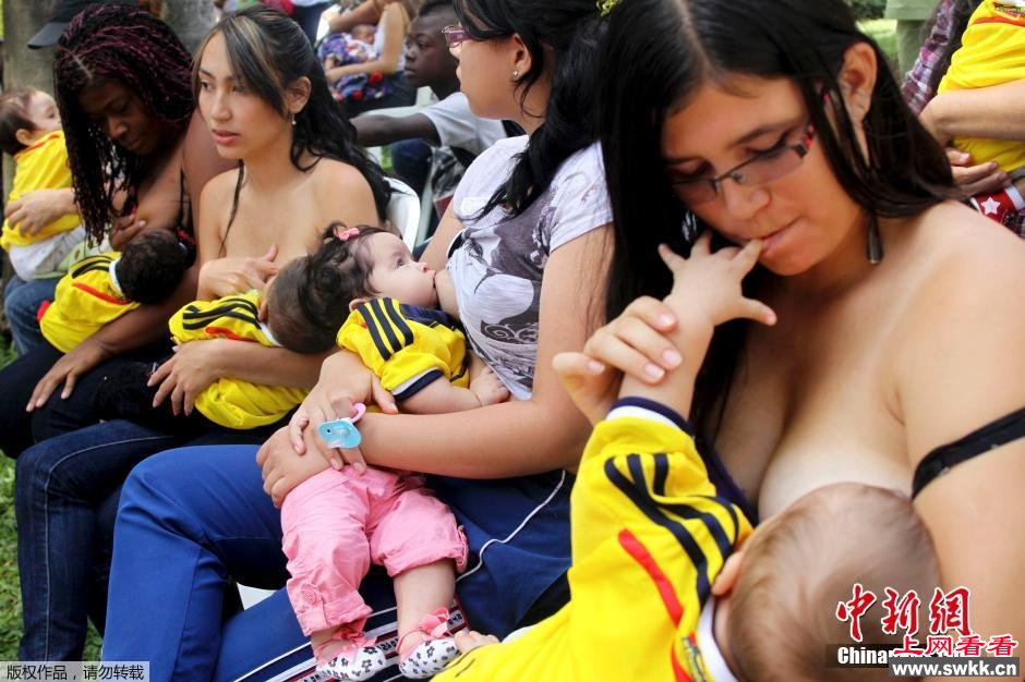 哥伦比亚妇女200名同时哺乳欲破世界纪录失败 图