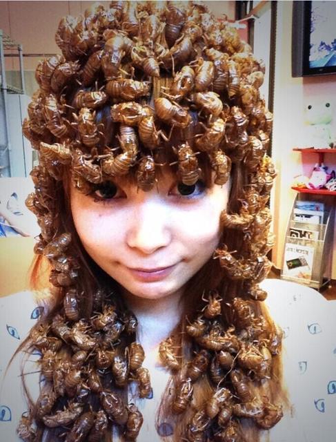 慎戳！日本女星头顶千虫玩重口味自拍