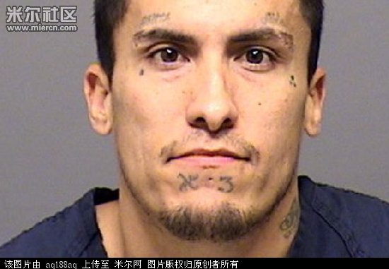 美一裸男河岸边当众打飞机失去知觉落水 图