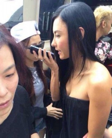 张柏芝低胸玩性感被拍 组图