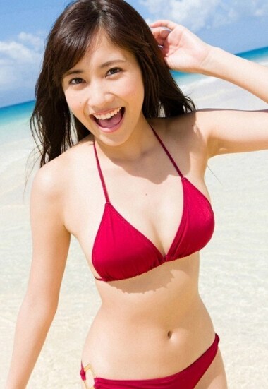 日本19岁嫩模走红被誉日本女性公敌 童颜+巨乳+长腿
