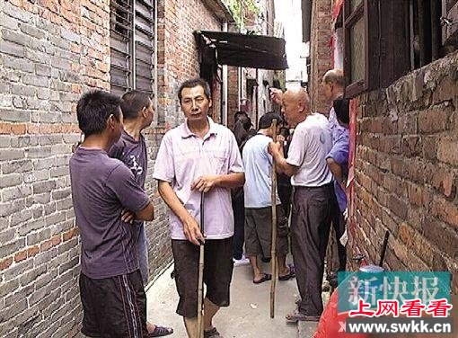 吓尿：村民买150条中华眼镜蛇 没关好跑满全村