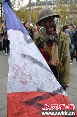 巴黎僵尸游行场面 图