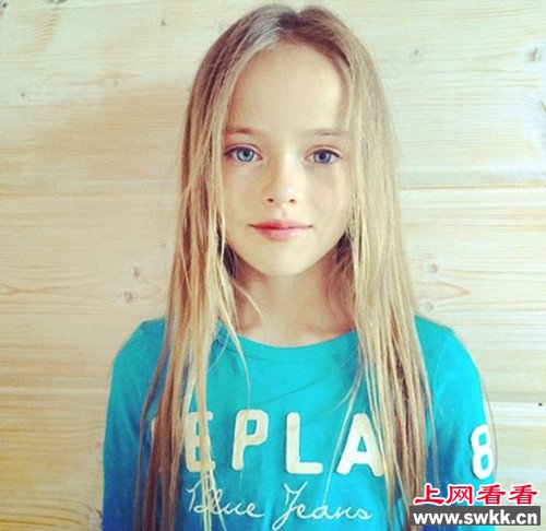 俄罗斯9岁美少女超模穿太性感引争议